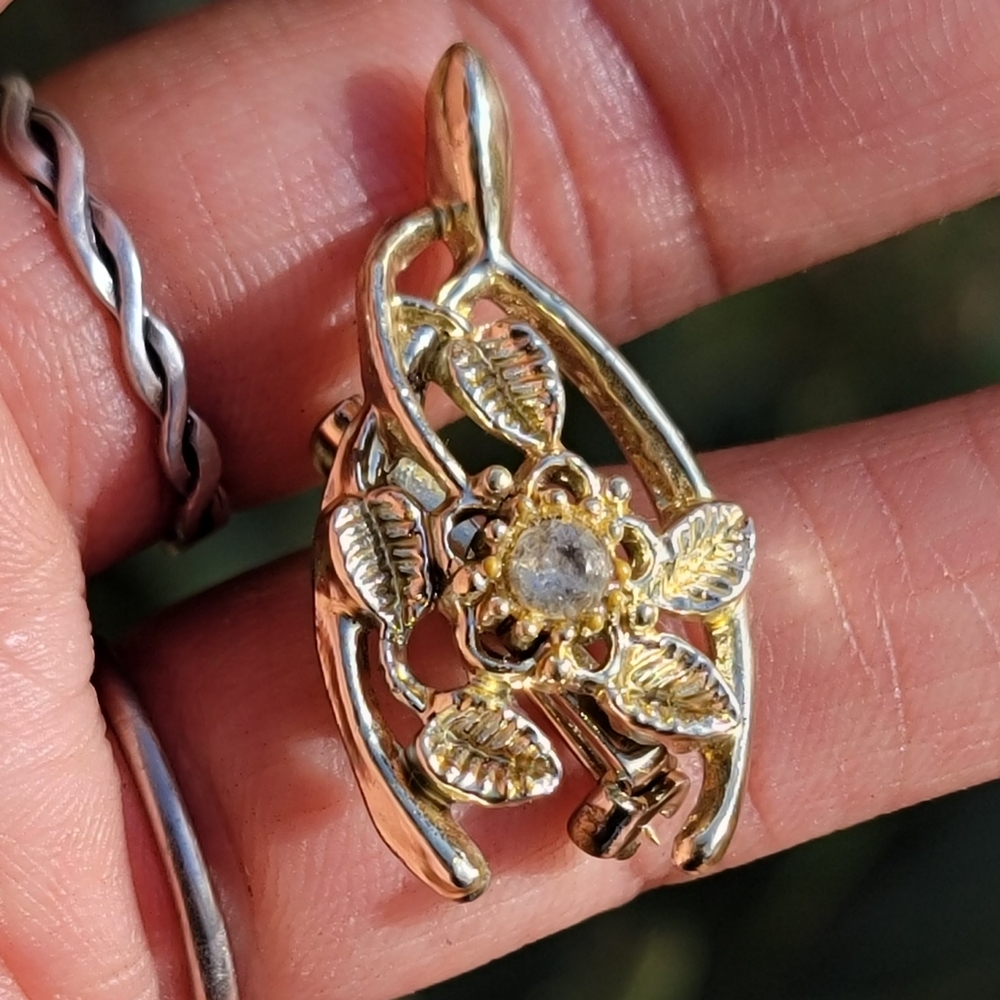 Gorgeous vintage gold wishbone flower floral paste glass diamond lucky brooch